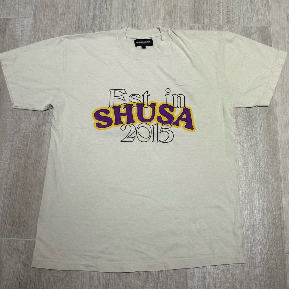 Shadow Hill Cream Graphic T-Shirt Size Medium